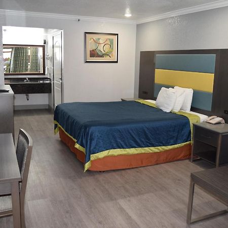 Budget Inn Ла-Пуэнте Экстерьер фото