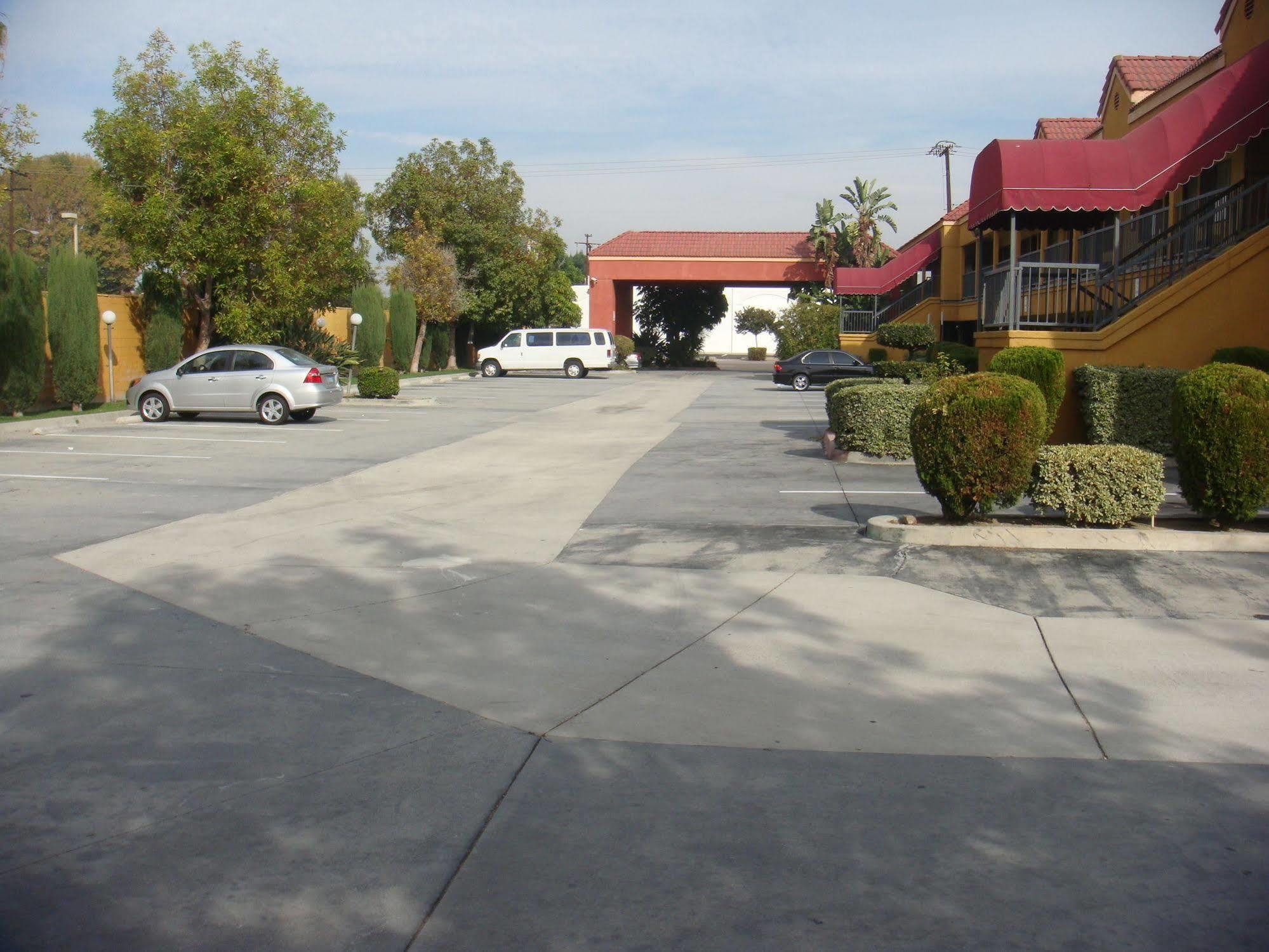 Budget Inn Ла-Пуэнте Экстерьер фото