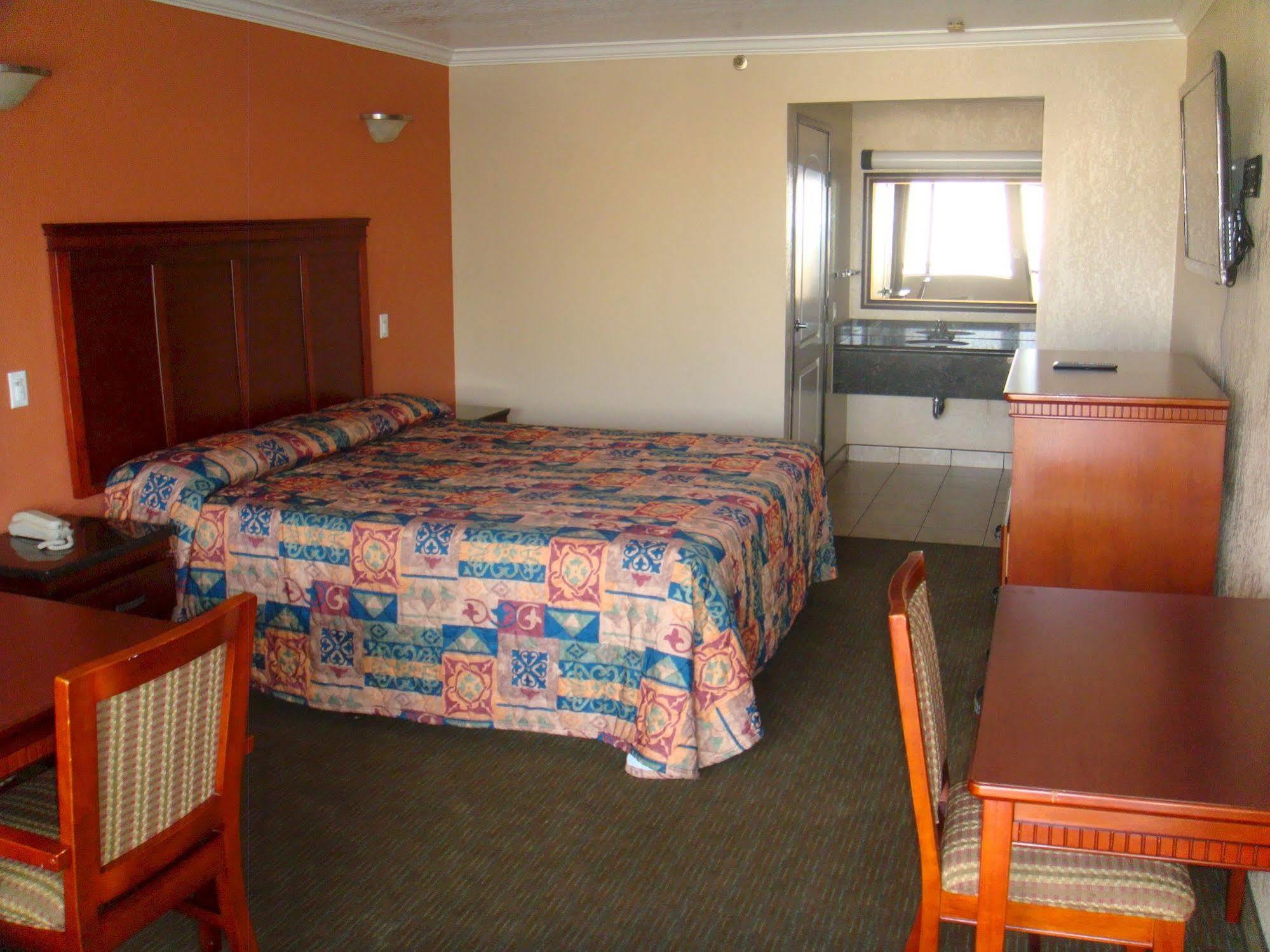 Budget Inn Ла-Пуэнте Экстерьер фото